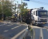 부산 녹산산단서 대형 트럭끼리 충돌.. 운전자 1명 사망