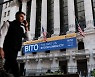 "역사상 최고의 데뷔" 비트코인 ETF, 상장 첫날 4.8% 상승마감