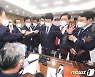 [국감] 항의하는 야당 의원들