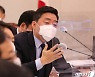 강훈식 "포스코, 정부 보호 하에 편하게 탄소 배출" 국감서 질타