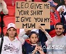 '셔츠 주시면, 우리 엄마를 드릴게요.' PSG 소년팬, 메시에 황당 요청
