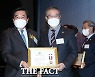 임실군의회 진남근 의장, 영예의 '지방의정봉사상' 수상 