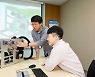 삼성디스플레이, 천장 크레인 레일 청소에 자체 개발 로봇 도입