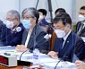 권덕철 장관 "11월1일 단계적 일상 회복 전환 검토"