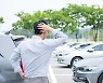 주차 시비 상대 보닛에 매달고 수백 미터 운전한 50대 검거