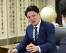 6년간 50억..코로나에도 멈추지 않는나눔, 윤재호 구미상의 회장