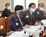 "가까우면 무료변론도" 이재명 옹호한 권익위원장.. 野 "사퇴하라"