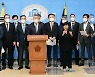 [사설] '전두환 미화' 위험한 정치관 드러낸 윤석열, 엄중 사과하라