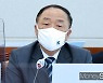 홍남기 "매출 크게 늘어난 소상공인은 지원금 환수 조치"
