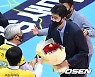 '데뷔전 승리' 후인정 감독 "선수들에게 너무 고맙다" [의정부 톡톡]