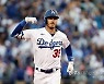 '벨린저 동점포-베츠 결승타' 다저스, 극적인 역전승으로 시리즈 첫 승 [NLCS]