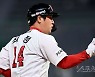 최정, 동점을 만드는 스리런 홈런! [포토]