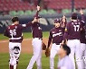 [ST포토] 키움 히어로즈 '우리는 승리했다'