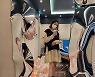 성유리, 레스토랑에서 우아한 한 끼..쌍둥이 임신에도 변함없는 각선미