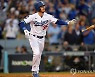다저스, NLCS 3차전서 극적인 역전승..벨린저 8회 동점 스리런