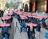 구호 외치는 택배노조 조합원들