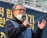 발언하는 진경호 택배노조위원장