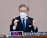 '대장동 4인방' 관계 묻자..李 "유동규 날 배신, 남욱은 악수만"(종합)