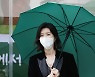 초록우산 쓴 배우 채정안