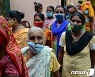 백신 없던 생지옥, 인도의 반전..접종 10억회 돌파 '축제 분위기'