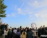 "대한민국 만세"..하늘로 솟은 누리호에 시민들 눈물 '글썽'