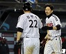 동점 득점에 성공한 김용의