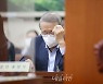 국감 증인 출석한 홍원식 남양유업 회장