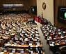 [e글중심] 스토킹 오늘부터 중범죄..최대 5년이하 징역