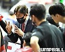 [벤치명암]공격력 폭발 KGC 김승기 감독 "변칙적인 스타팅 라인업이 승리 요인"