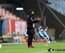 [ACL] 포항 결승 이끈 김기동 감독 "선수 때 보다 지금이 더 기뻐"