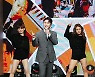 [MD포토] 영탁 '주제가상에 빛나는 축하무대'