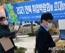 '2021 전북 취업 박람회장 찾은 구직자들'