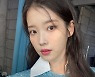 "이지은 is 뭔들"..아이유, 하늘색까지 삼켜버린 인간 도화지[★SHOT!]