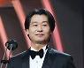 [TD포토] 수상 소감 말하는 박혁권