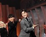 [T포토] 영탁 '신나는 축하 무대'