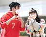 최시원-이선빈 '손하트는 이렇게~'[엑's HD포토]