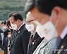 묵념하는 김부겸 총리