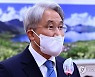 "O·X로 답하라"vs"그건 색깔론"..외교원장 대북인식 두고 고성