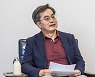尹 '반려견 사과' 역풍..김동연 "개탄스러워"