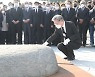 이재명 "노무현 길 따라 끝까지 갈 것"..권양숙 "盧 가장 닮은 후보"
