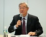 발언하는 김성환 전 외교통상부 장관