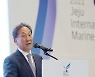 개회사하는 하민철 위원장