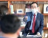 예비 청년농들과 간담회 하는 송하진 도지사