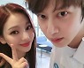 김희철, SM 후배 에스파와 밀착 인증샷..설현 "떨어져" 질투