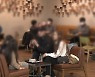 국민 76.5% "위드 코로나 필요".."확진 2만5천명 대비 3단계로 추진해야"