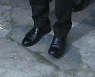 이재명, 전두환 비석 밟고 "학살범"..25일 지사직 사퇴 후 대선 준비