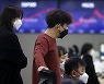 기관 매수세에 코스피 강보합..3018선까지 오르기도..