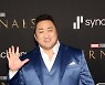 '마블 히어로' 마동석 회견장에 난입한 졸리의 한마디는..