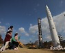 다음엔 꼭 '우주의 문' 열기를~[퇴근길 한 컷]