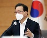정부 "식당·카페 운영시간 제한, 11월 해제 검토..고위험시설은 백신패스 도입"